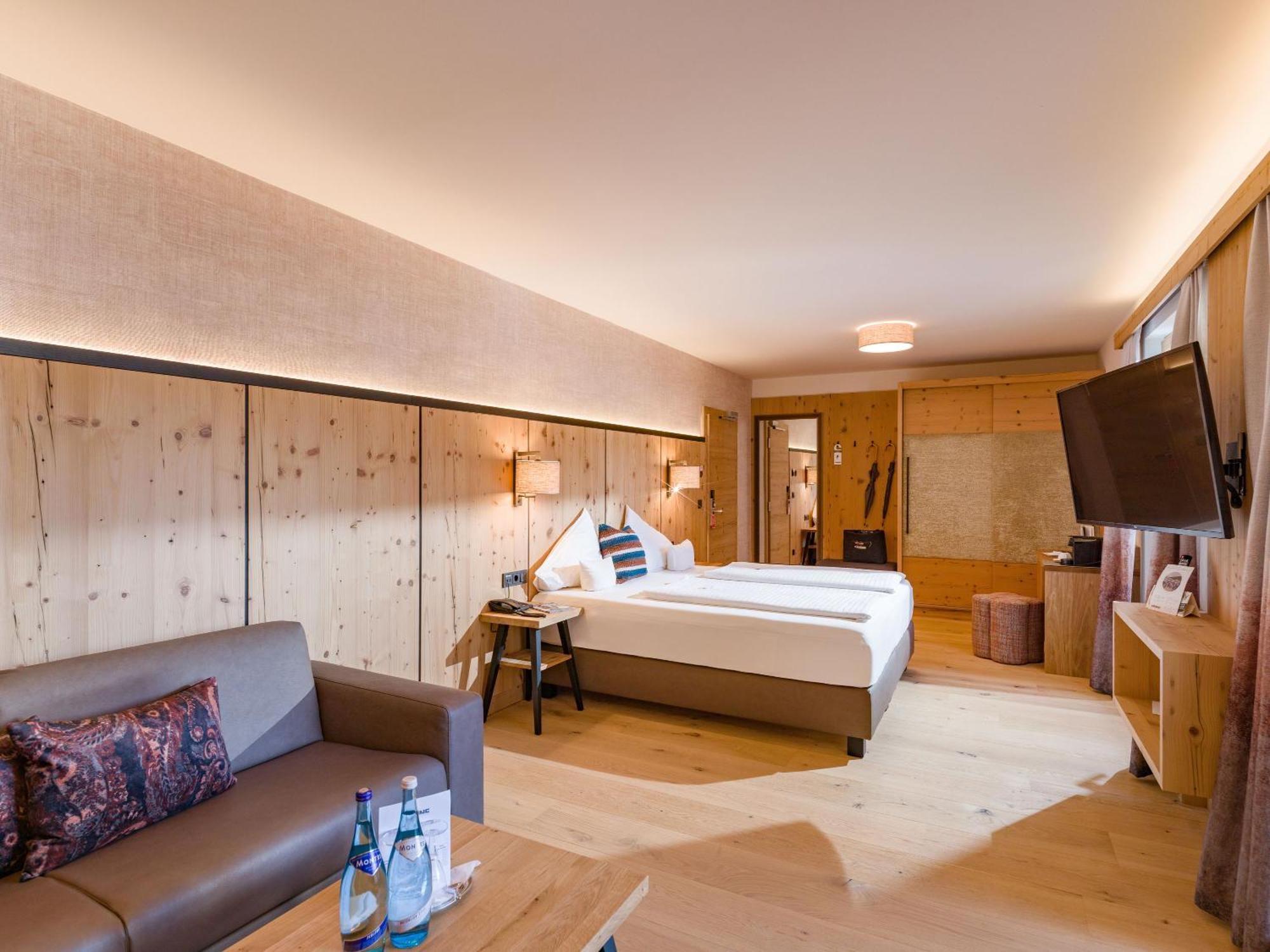 Hotel & Spa Sonne 4 Sterne Superior Kirchberg in Tirol Bagian luar foto